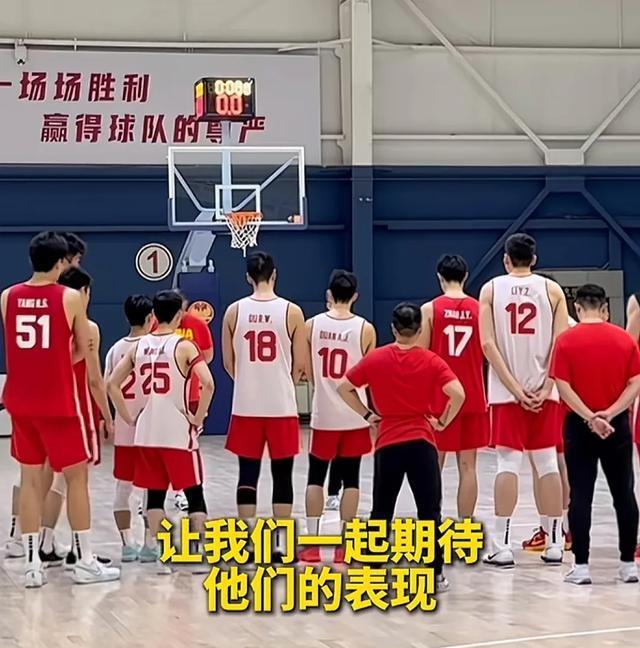 678体育app-中国男篮集训名单：周琦回归赵继伟赵睿在列(中国男篮21人集训名单郭艾伦周琦王哲林领衔)