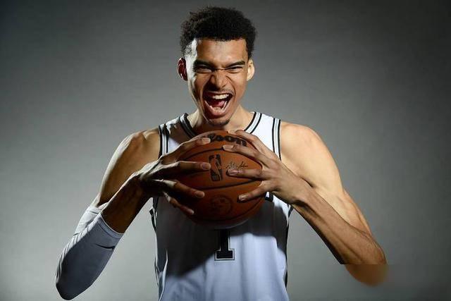 NBA第一“高”僧！一文回顾维克托-文班亚马中国之旅的简单介绍