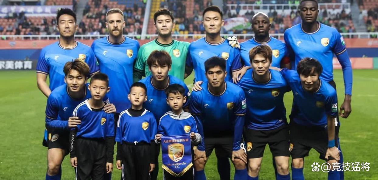 包含足协杯-阿齐兹传射戴维森建功西海岸2-0大连鲲城晋级8强的词条