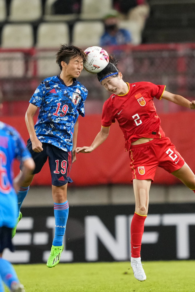 包含东亚杯-中国女足4-2中国台北两球领先被追平邵子钦双响的词条