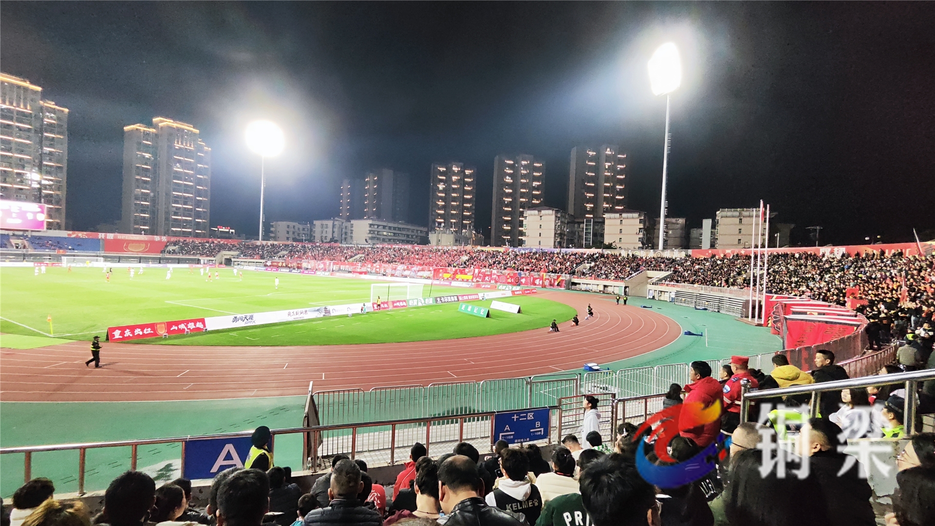 678体育app-重庆市民踊跃参与，感受足球文化魅力