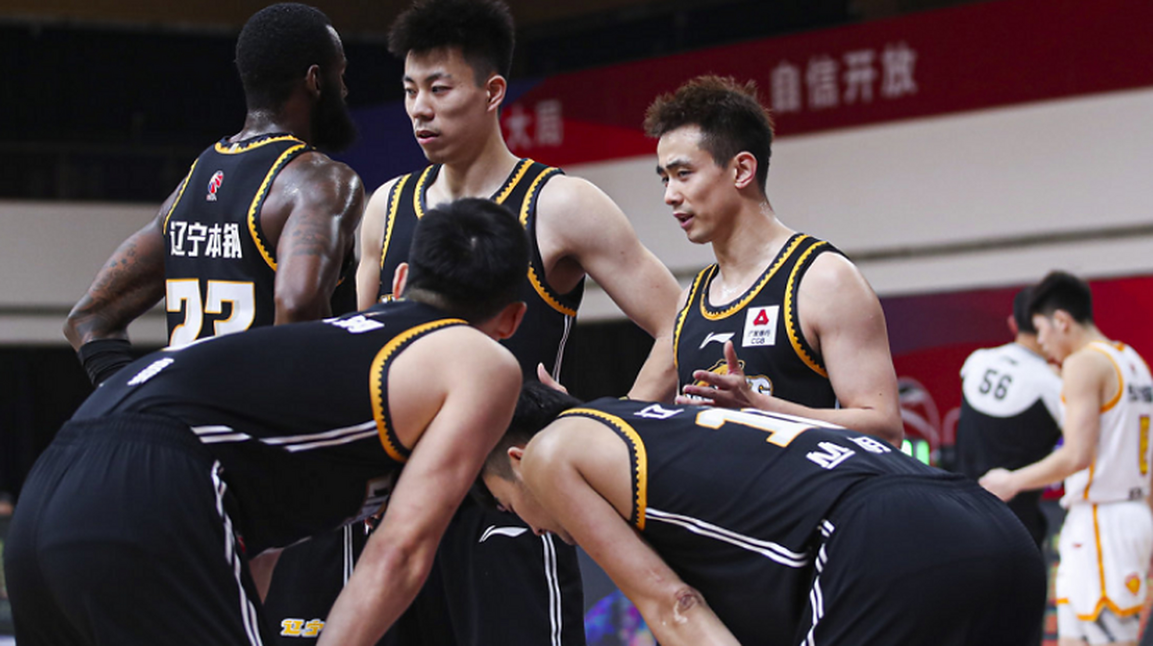 678体育-福建队状态回升，冲击积分榜前列